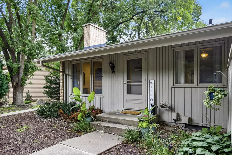 44 Walden ST, Burnsville, MN 55337