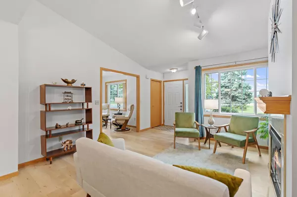 Woodbury, MN 55125,9949 Tamarack CV