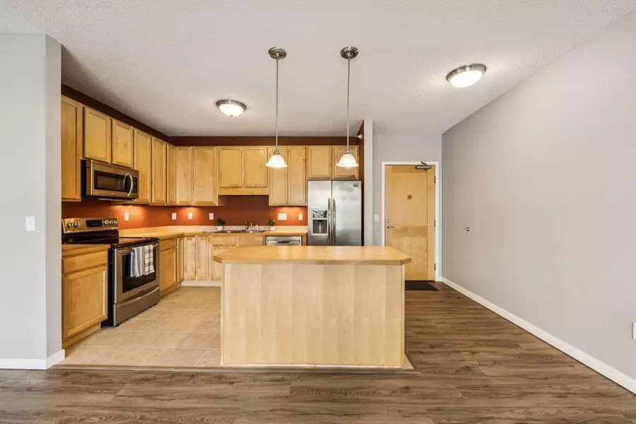 619 8th ST SE #208, Minneapolis, MN 55414