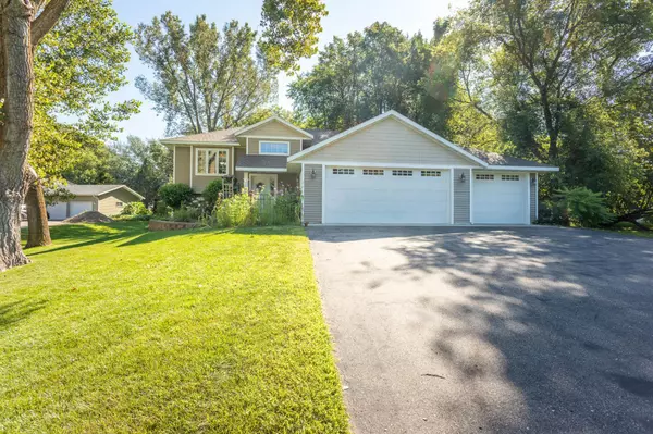305 E Lake Geneva RD NE, Alexandria, MN 56308
