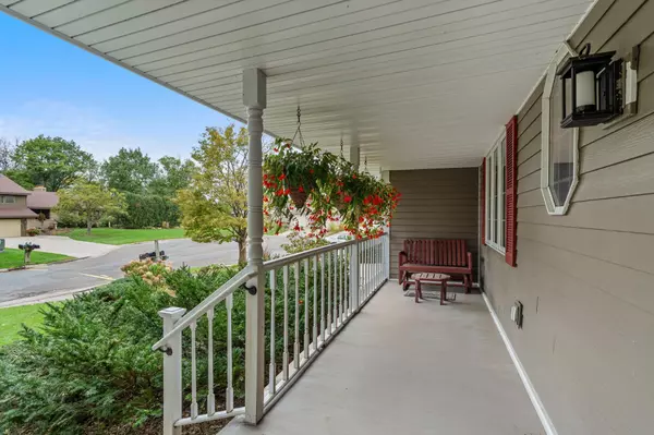 Mendota Heights, MN 55120,2360 Apache CT