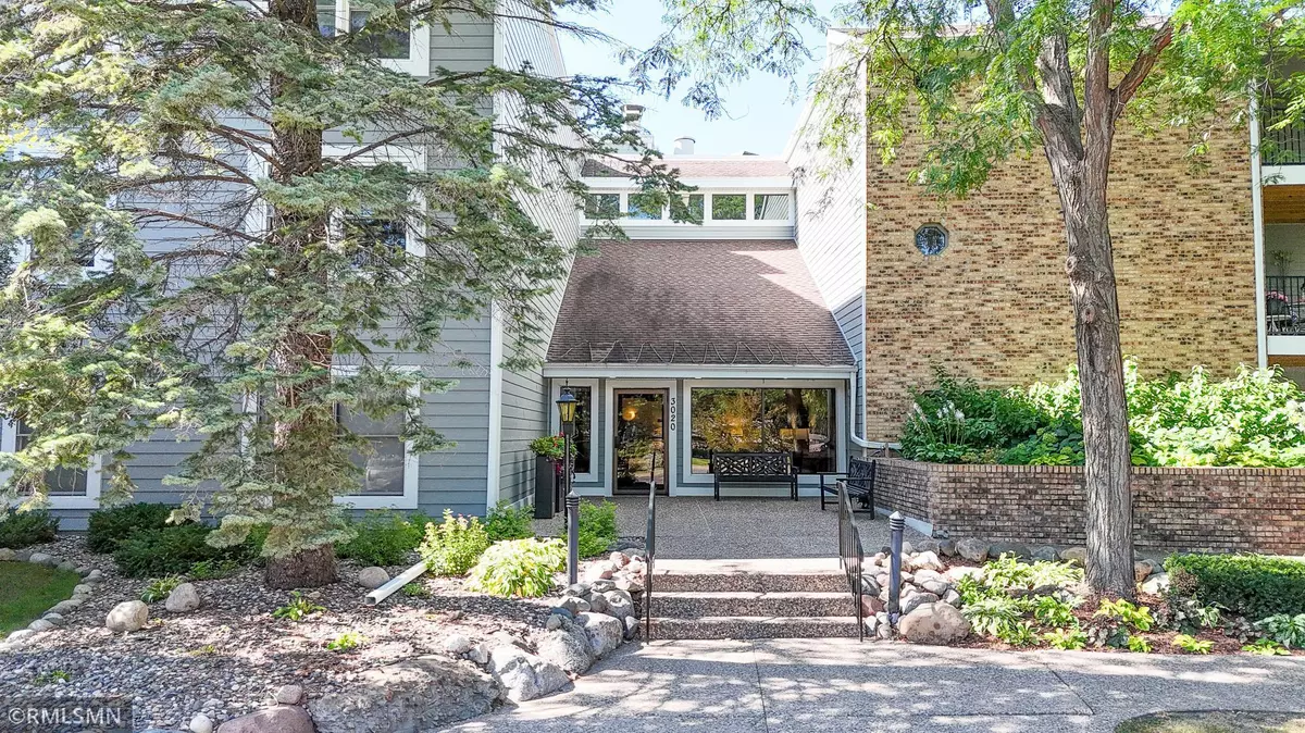 Minnetonka, MN 55305,3020 Saint Albans Mill RD #312