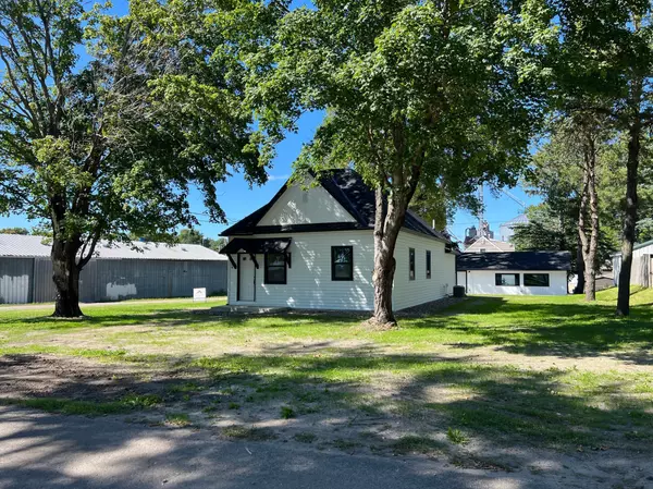 Ellendale, MN 56026,104 6th AVE E