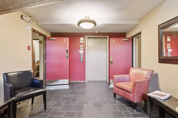 Saint Paul, MN 55102,456 Summit AVE #203