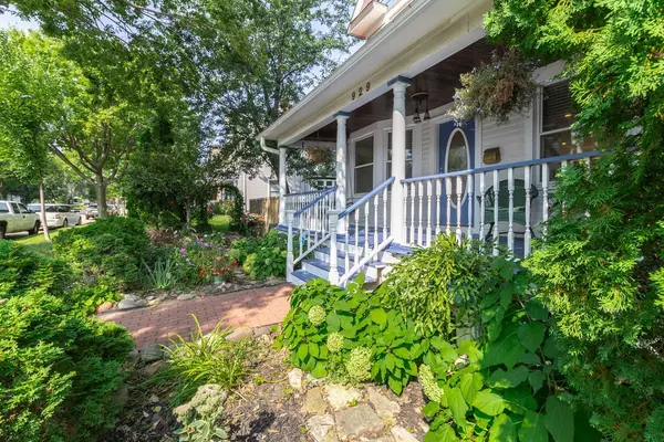 Saint Paul, MN 55104,929 Selby AVE