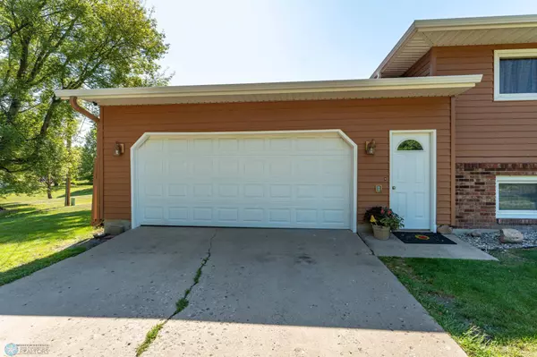 Fargo, ND 58102,2925 Edgewood DR N