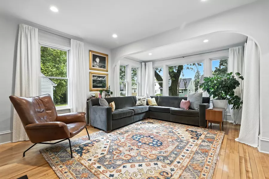 20 Penn AVE S, Minneapolis, MN 55405