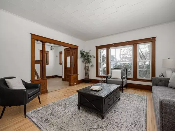 Saint Paul, MN 55104,1002 Marshall AVE