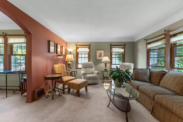 Saint Paul, MN 55107,15 Belvidere ST W