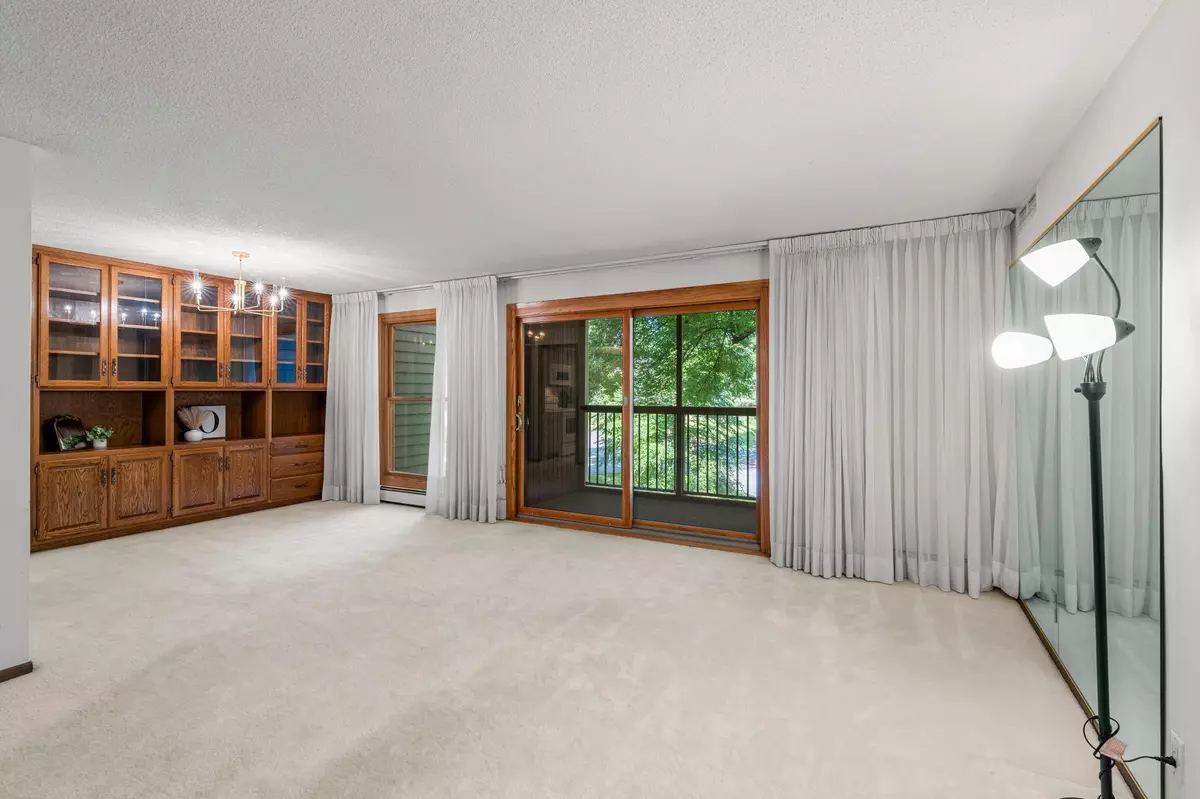 Bloomington, MN 55437,8549 Irwin RD #239