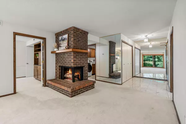 Bloomington, MN 55437,8549 Irwin RD #239