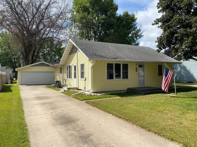 1926 Cedar AVE, Worthington, MN 56187