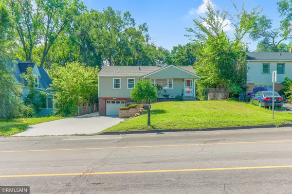 Saint Paul, MN 55117,144 Larpenteur AVE E