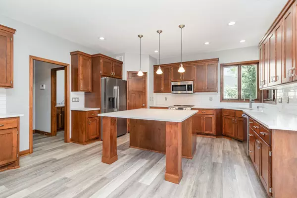 605 Heritage TRL NE, New Prague, MN 56071