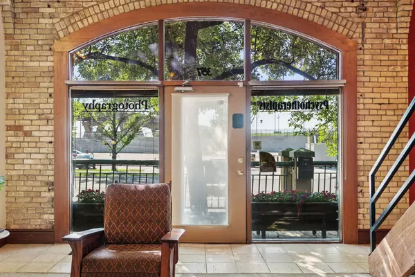 Saint Paul, MN 55101,357 Kellogg BLVD E #8