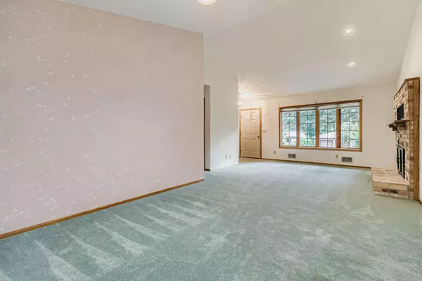 North Saint Paul, MN 55109,2507 Belmont LN E