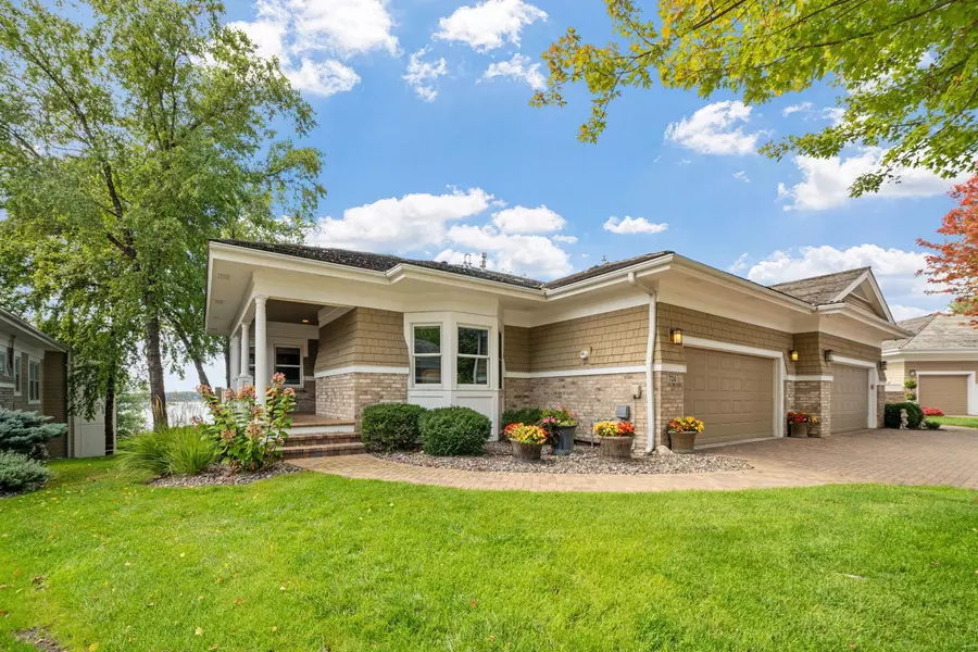 724 Widsten CIR, Wayzata, MN 55391