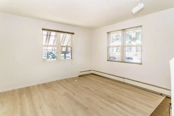 Saint Paul, MN 55104,676 Ashland AVE #6