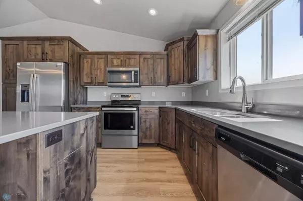 West Fargo, ND 58078,811 Cathy DR W