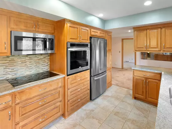 Minnetonka, MN 55305,12909 Burwell DR