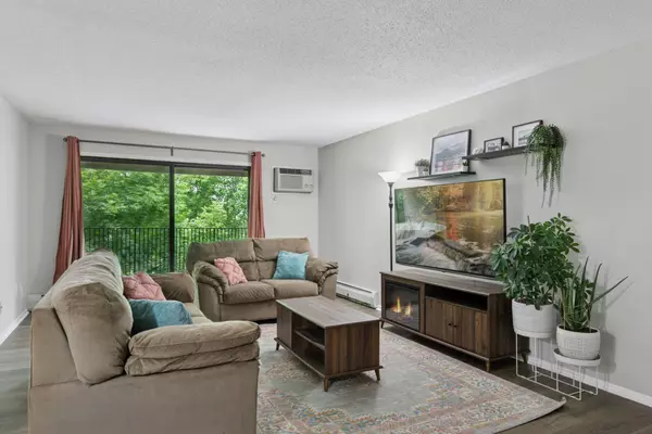 Eagan, MN 55122,1903 Silver Bell RD #314