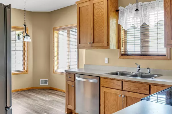 Maplewood, MN 55117,321 Summer PL E