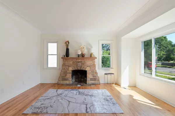 Minneapolis, MN 55411,723 Sheridan AVE N