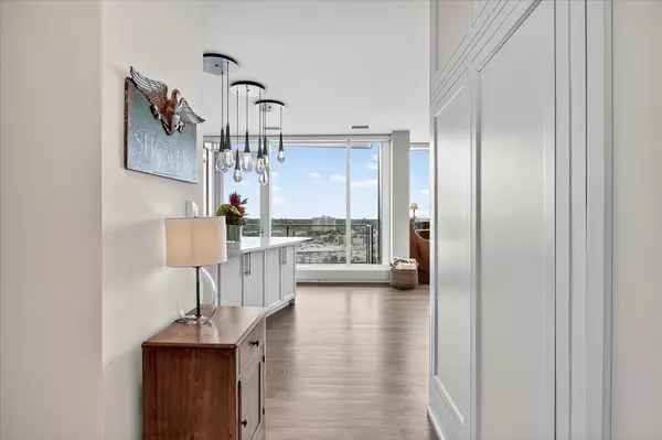 Edina, MN 55435,3209 Galleria #1406