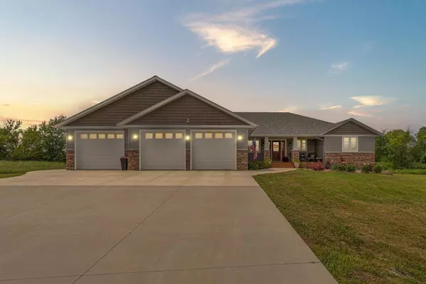 Faribault, MN 55021,20102 Fortune Creek CT