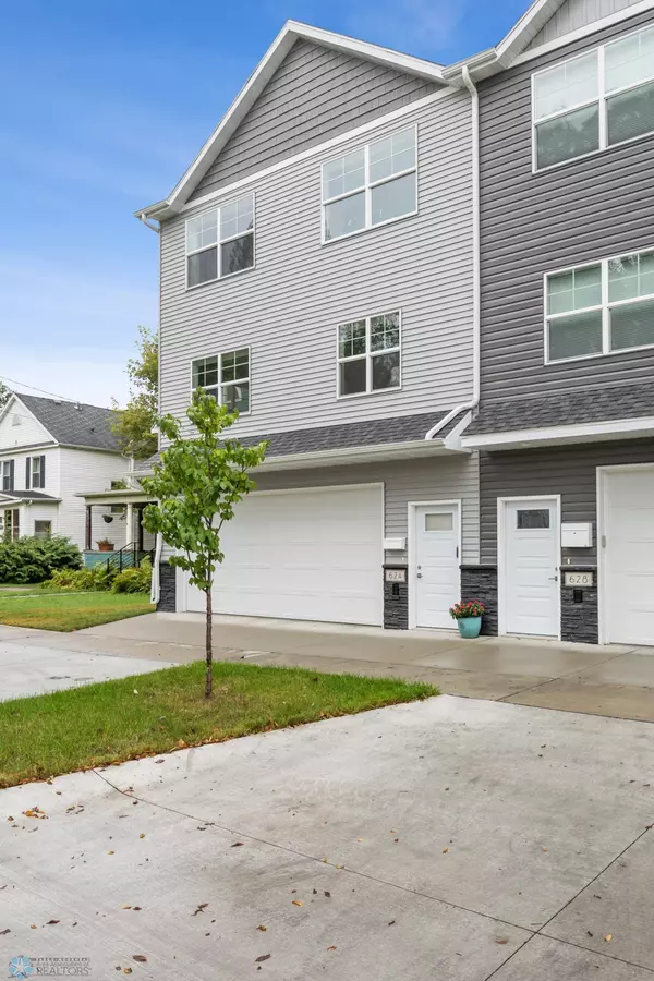 Fargo, ND 58102,624 10th AVE N