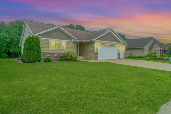 225 Pinehurst DR, Mankato, MN 56001