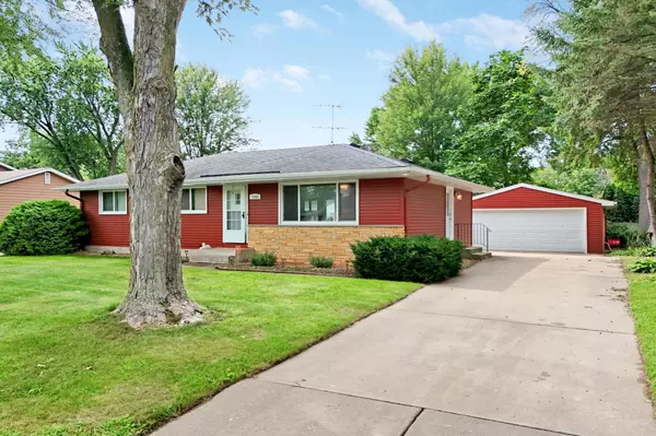 Hastings, MN 55033,1906 Oak ST