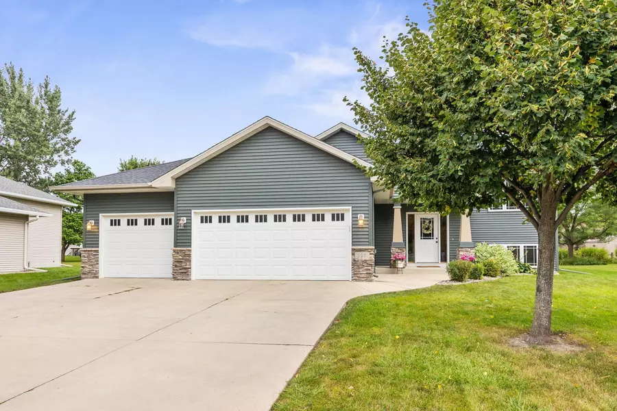 223 Summerset LN SE, Hutchinson, MN 55350