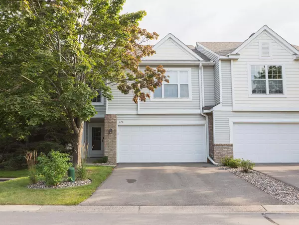 379 Wagon Wheel LN, Chaska, MN 55318