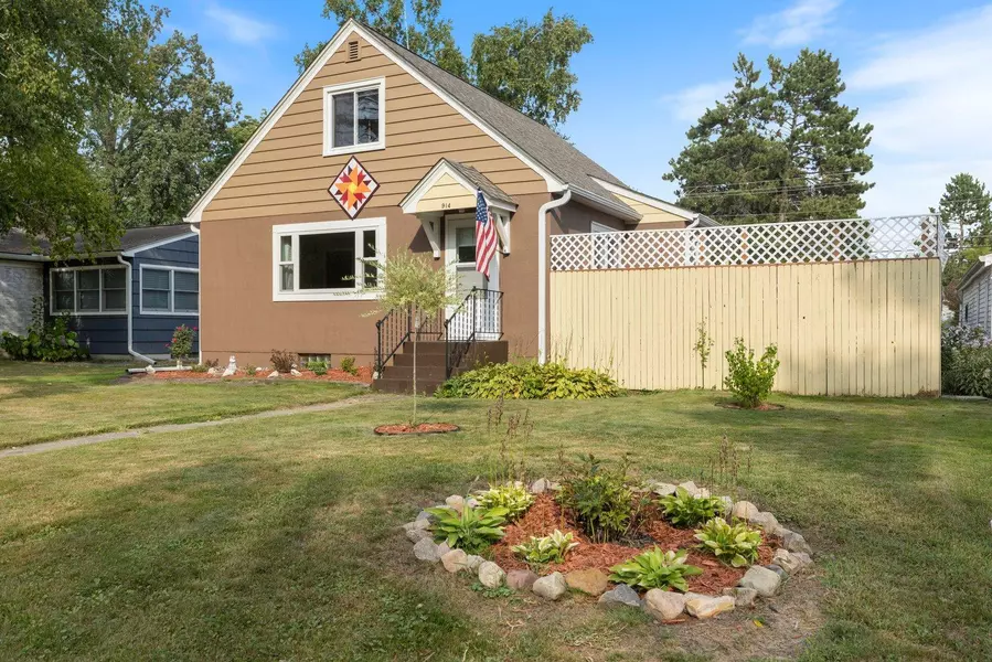 914 NW 3rd AVE, Grand Rapids, MN 55744