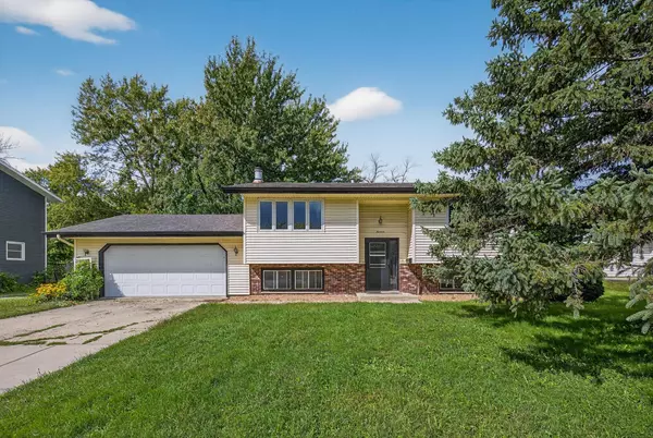 Kasson, MN 55944,13 8th AVE NW
