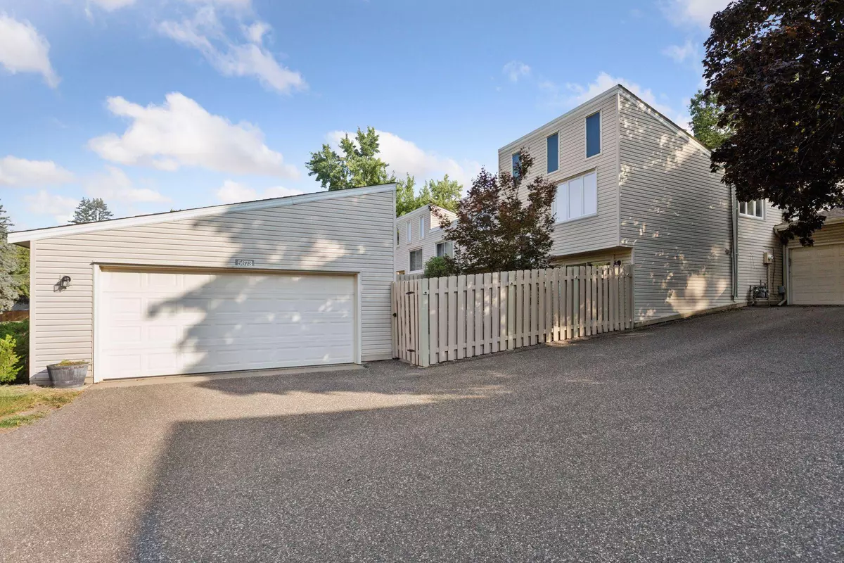 Fridley, MN 55432,5673 W Bavarian PASS