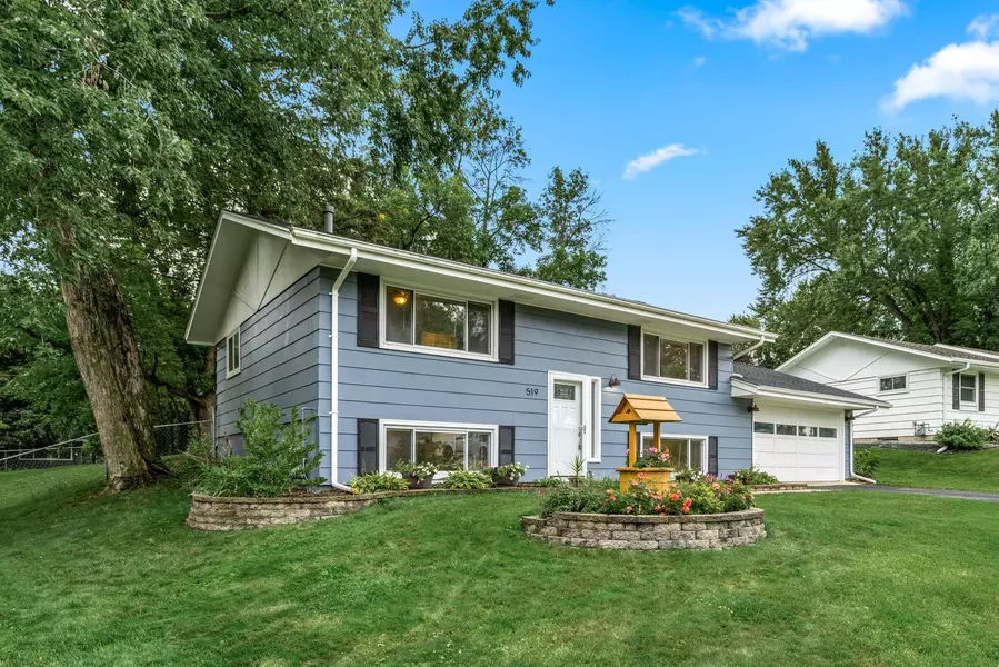 519 Continental DR, New Brighton, MN 55112