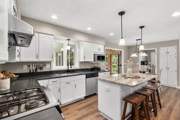 Eden Prairie, MN 55347,11332 Creekridge DR