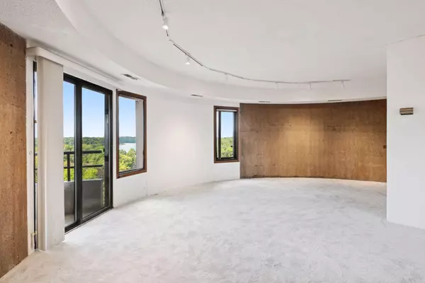 Minneapolis, MN 55416,3141 Dean CT #901