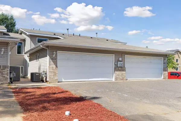 38632 Oakview AVE, North Branch, MN 55056