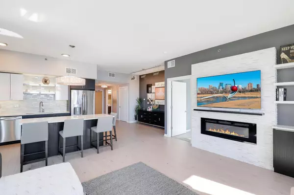 Minneapolis, MN 55415,740 Portland AVE #907