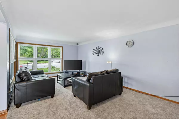 Saint Paul, MN 55109,2076 Larpenteur AVE E