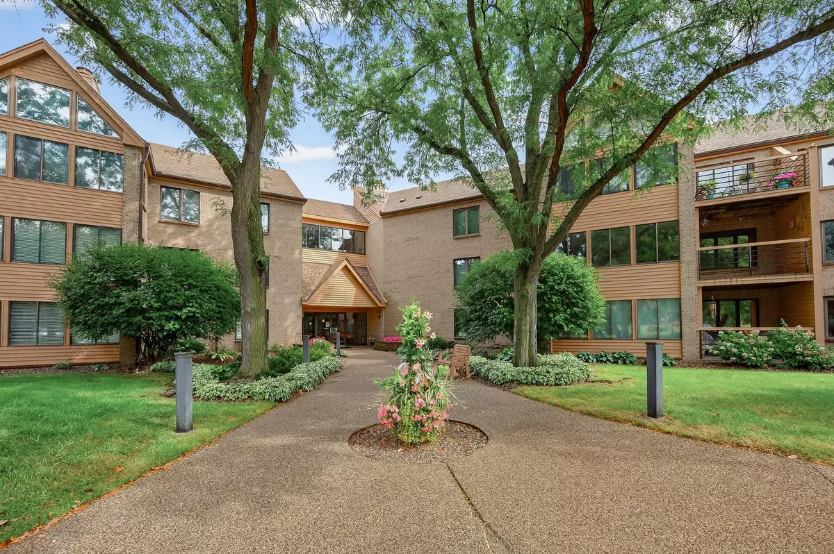 Bloomington, MN 55438,6100 Auto Club RD #303