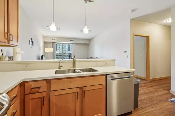 Minneapolis, MN 55414,2900 University AVE SE #209
