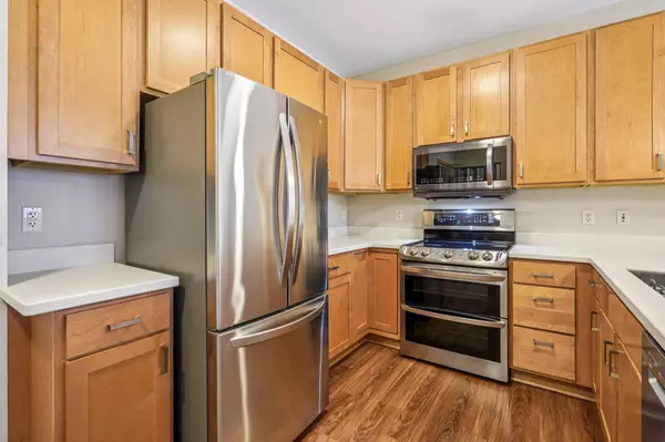 Minneapolis, MN 55414,2900 University AVE SE #209