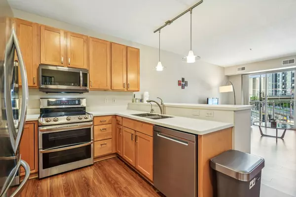 Minneapolis, MN 55414,2900 University AVE SE #209