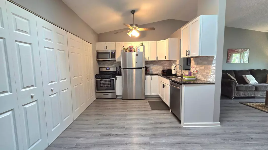 2063 N Park DR #6, Saint Paul, MN 55119