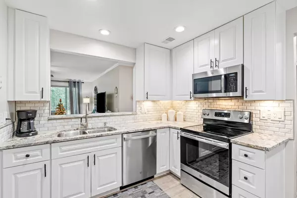 New Brighton, MN 55112,20 Windsor LN #111A