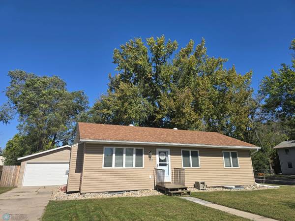 2901 11th AVE N, Fargo, ND 58102